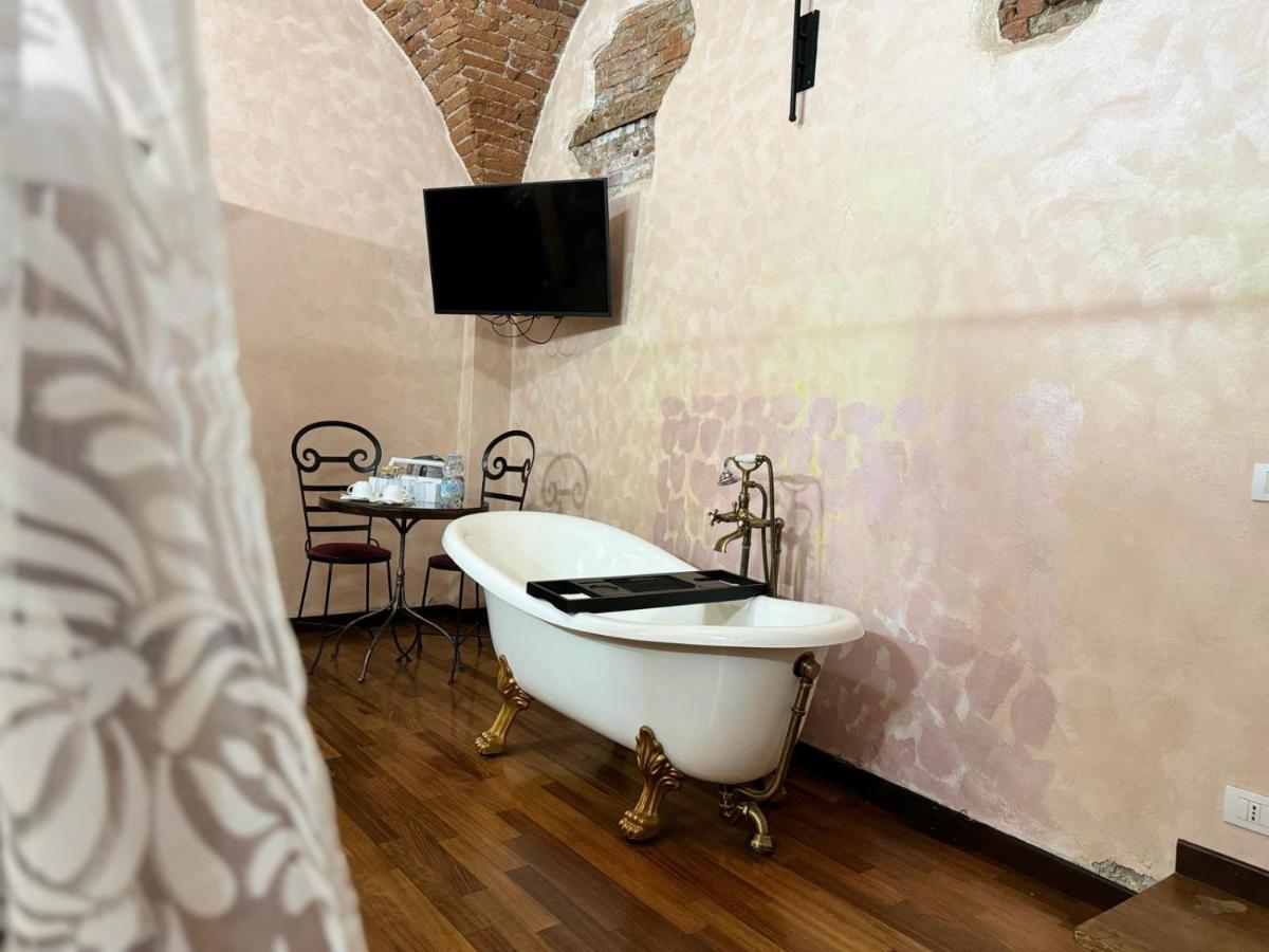 Luxury Corte Dei Nobili ลุคคา ภายนอก รูปภาพ