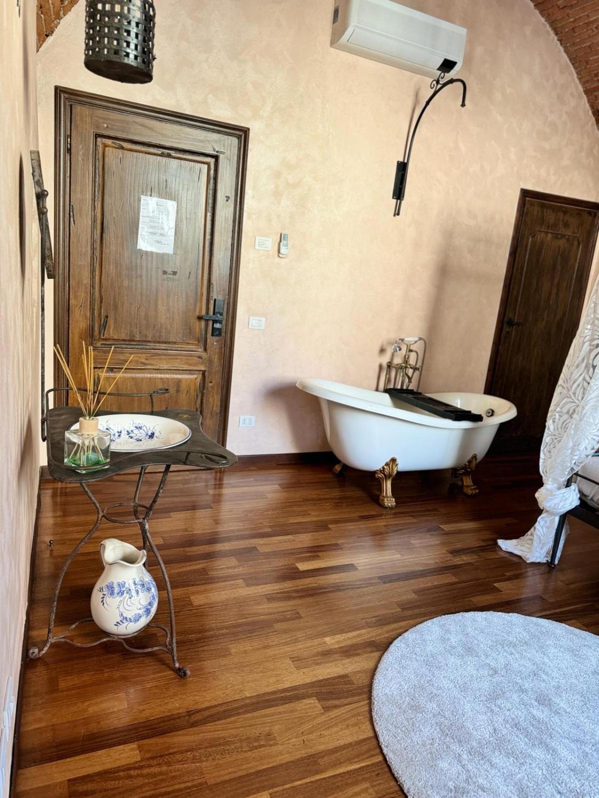 Luxury Corte Dei Nobili ลุคคา ภายนอก รูปภาพ